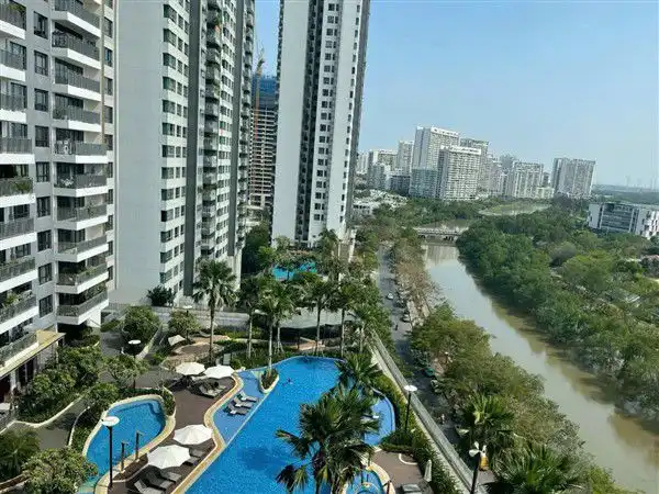 Spacious apartment for rent with pool and river view in The View 12 Spacious apartment for rent with pool and river view in The View